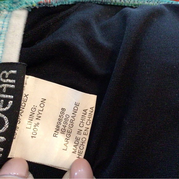 Bikini - Picture 3 of 8